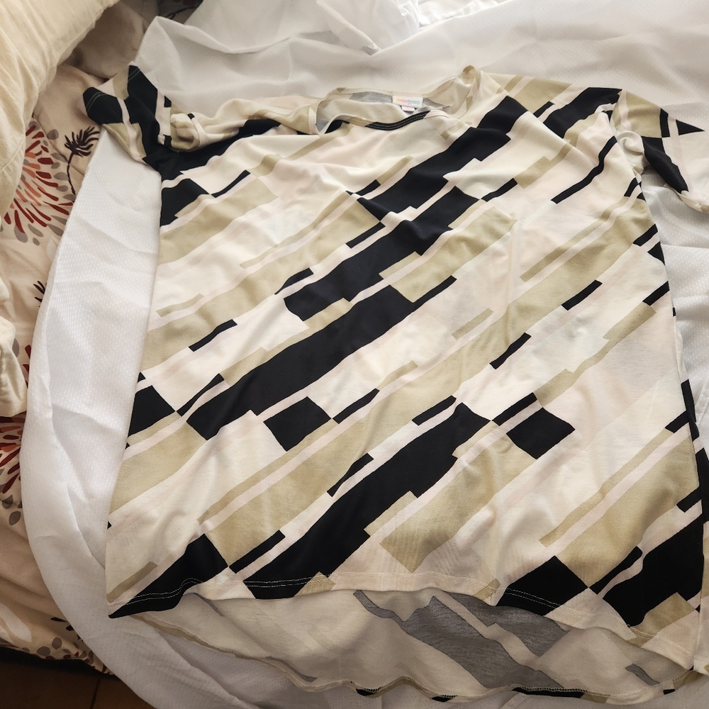 Stylish Black and Cream Women's Top (LuLaroe Irma)